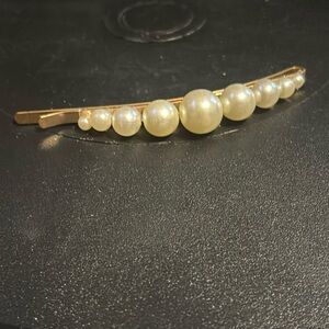 Faux pearl lined Bobby pin